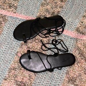 Black Universal Threads Ivana Sandals